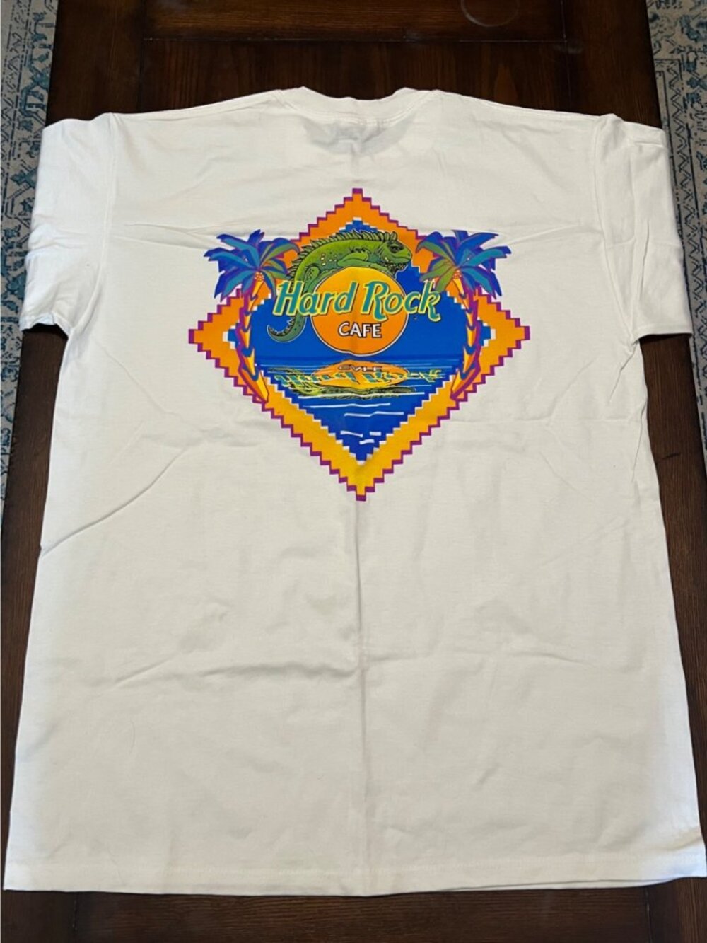 Hard Rock Cafe St. Thomas White T-Shirt X-Large With Vibrant Iguana Design - Picture 5 of 8